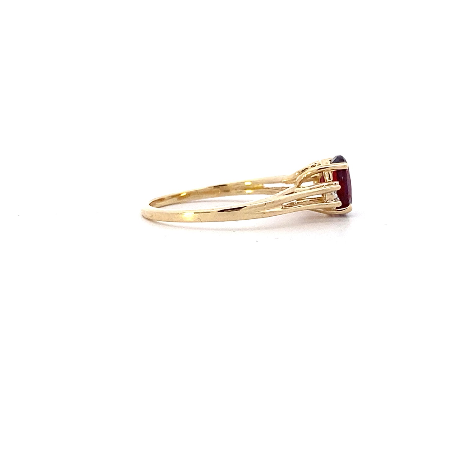 10K Yellow Gold Oval Garnet & Round Diamond Ring - 0.001ct